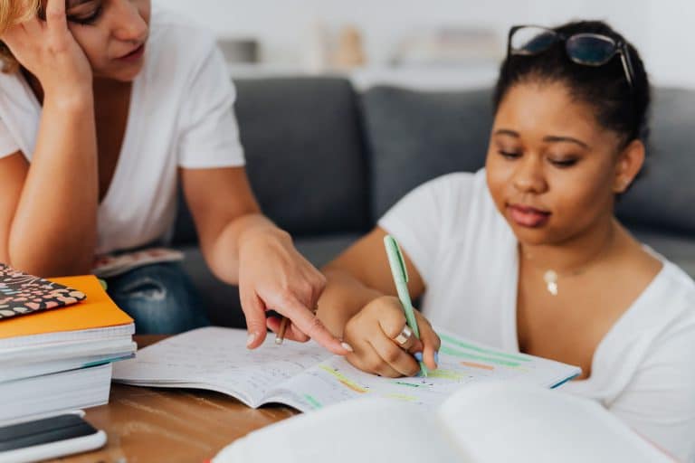 Le mentorat étudiant, un levier concret pour la réussite scolaire